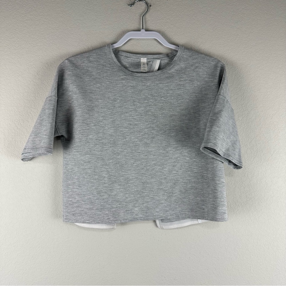 Lululemon Gray Minimal Short Sleeve Cropped Athletic Athleisure Top Size 6